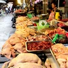 Một khu chợ ở Hà Nội. (Ảnh: Đình Huệ/TTXVN)