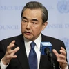 Ngoại trưởng Trung Quốc Vương Nghị phát biểu với báo giới tại New York, Mỹ ngày 28/4. (Nguồn: EPA/TTXVN)