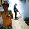 Xịt phòng chống muỗi ở Sri Lanka. (Nguồn: AP)