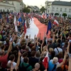 Biểu tình phản đối dự luật cải cách Tòa án Tối cao tại Warsaw ngày 20/7. (Nguồn: AFP/TTXVN)