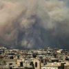 Khói bốc lên sau một cuộc không kích nhằm vào khu vực do các tay súng nổi dậy kiểm soát tại thành phố Daraa, phía nam Syria ngày 8/8. (Nguồn: AFP/TTXVN)