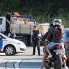 Cảnh sát Tây Ban Nha tuần tra tại khu vực biên giới nằm giữa La Jonquera, miền bắc nước này với Le Perthus, miền Nam Pháp sau vụ tấn công khủng bố ở Barcelona và Cambrils ngày 18/8. (Nguồn: AFP/TTXVN)