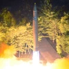 Tên lửa đạn đạo xuyên lục địa Hwasong-14 của Triều Tiên được phóng tại một địa điểm bí mật ngày 4/7. (Nguồn: EPA/TTXVN)