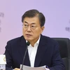 Tổng thống Hàn Quốc Moon Jae-in chủ trì cuộc họp tại Bộ Ngoại giao ở Seoul ngày 28/8. (Nguồn: Yonhap/TTXVN)