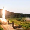 Tên lửa Hyunmoo-2 của Hàn Quốc được phóng từ một địa điểm bí mật ở bờ biển phía đông Hàn Quốc trong cuộc tập trận bắn đạn thật của quân đội nước này ngày 4/9. (Nguồn: EPA/TTXVN)