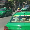 Taxi của Mai Linh Huế đi đầu trong việc gắn lôgô và vận động lái xe thực hiện cuộc vận động "Huế - không tiếng còi xe". (Ảnh: Quốc Việt/TTXVN)
