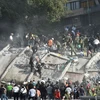 Lực lượng cứu hộ tìm kiếm người mất tích sau trận động đất ở Mexico City ngày 19/9. (Nguồn: AFP/TTXVN)