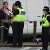 Cảnh sát tuần tra tại khu vực Newport ở Wales, nơi ba nghi phạm từng bị bắt trước đó. (Nguồn: AFP/TTXVN)