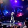 Katy Perry diện đồ của nhà thiết kế Công Trí ''thổi tung'' sân khấu