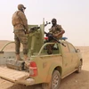 Các lực lượng Iraq làm nhiệm vụ trong chiến dịch chống IS tại làng Al-Rayhanna, gần thị trấn Anah, tỉnh Anbar ngày 20/9. (Nguồn: AFP/TTXVN)