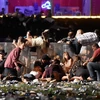 Người dân chạy khỏi khu vực xảy ra vụ xả súng ở Las Vegas. (Nguồn: AFP/TTXVN)