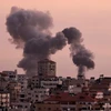  Khói bốc lên sau cuộc tấn công của Israel nhằm vào các căn cứ của Hamas tại Gaza ngày 30/11. (Nguồn: AFP/TTXVN)