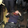 Một phóng viên Hàn Quốc bị hành hung hôm 14/12. (Nguồn: english.chosun.com)