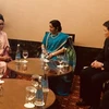 Ngoại trưởng Ấn Độ Sushma Swaraj (phải) và Tổng thư ký ASEAN Dato Paduka Lim Jock Hoi. (Nguồn: rediff.com)