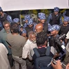 Cảnh sát Maldives phong tỏa trụ sở đảng đối lập chính Phong trào dân chủ Maldives gần thủ đô Male ngày 2/2. (Nguồn: AFP/TTXVN)