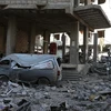Hiện trường đổ nát sau một cuộc không kích ở Đông Ghouta, Syria ngày 21/2. (Nguồn: AFP/TTXVN)