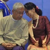 Phó Tổng thống U Myint Swe (trái) và Cố vấn Nhà nước Aung San Suu Ky. (Nguồn: AFP)