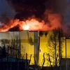 Hiện trường vụ cháy trung tâm thương mại "Zimnyaya Vishnya" ở Kemerovo. (Nguồn: TASS/TTXVN)