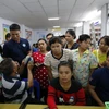 Người lao động Myanmar chờ làm thủ tục đăng ký tại Văn phòng việc làm ở tỉnh Samut Sakhon, Thái Lan. (Nguồn: EPA/TTXVN)