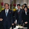Trưởng đoàn đàm phán 6 bên về vấn đề hạt nhân của Triều Tiên Ri Yong Ho trong cuộc họp báo thông báo về kết quả cuộc gặp tại Singapore năm 2015. (Nguồn: AFP/TTXVN)