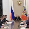Tổng thống Nga Vladimir Putin chủ trì một cuộc họp Hội đồng An ninh quốc gia tại Moskva. (Nguồn: AFP/TTXVN)