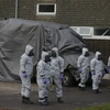 Lực lượng chức năng điều tra tại hiện trường vụ cựu điệp viên cùng con gái bị tấn công bằng chất độc ở Salisbury, Anh ngày 10/3. (Nguồn: AFP/TTXVN)