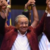 Cựu Thủ tướng Mahathir Mohamad mừng chiến thắng trong cuộc bầu cử Hạ viện Malaysia, tại Kuala Lumpur ngày 10/5. (Nguồn: AFP/TTXVN)