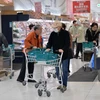 Người dân mua sắm tại một siêu thị ở Tokyo, Nhật Bản. (Nguồn: AFP/TTXVN)