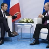  Tổng thống Nga Vladimir Putin (phải) và người đồng cấp Pháp Emmanuel Macron (trái). (Nguồn: AFP/TTXVN)
