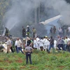 Lực lượng chức năng Cuba làm nhiệm vụ tại hiện trường vụ tai nạn máy bay ngày 18/5. (Nguồn: AFP/TTXVN)