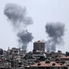 Khói bốc lên sau các cuộc không kích do quân đội Israel tiến hành nhằm vào các vị trí của phong trào Hồi giáo Hamas ở Dải Gaza ngày 29/5. (Nguồn: AFP/TTXVN)