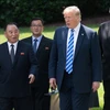  Tổng thống Mỹ Donald Trump (thứ 2, phải) trong cuộc gặp Phó Chủ tịch Ban chấp hành Trung ương đảng Lao động Triều Tiên Kim Yong-chol (trái) tại Nhà Trắng ngày 1/6. (Nguồn: AFP/TTXVN)