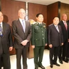 Đại tướng Ngô Xuân Lịch cùng Bộ trưởng Quốc phòng các nước ASEAN tại cuộc gặp Bộ trưởng Quốc phòng Hoa Kỳ. (Ảnh: Xuân Vịnh/TTXVN)