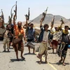 Lực lượng trung thành với Tổng thống Yemen được liên quân Arab hậu thuẫn vui mừng sau khi giành quyền kiểm soát thị trấn Mokha từ phiến quân Houthi ngày 15/4/2017. (Nguồn: AFP/TTXVN)