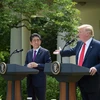 Tổng thống Mỹ Donald Trump (phải) và Thủ tướng Nhật Bản Shinzo Abe trong cuộc họp báo chung tại Nhà Trắng ngày 7/6. (Nguồn: THX/TTXVN)