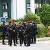 Cảnh sát Singapore gác gần khu vực khách sạn Shangri-La. (Nguồn: AFP/TTXVN)
