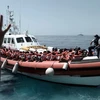 Tàu Aquarius chở người di cư trên Địa Trung Hải ngày 12/6. (Nguồn: EPA-EFE/TTXVN)