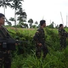 Các binh sỹ Philippines gác ở ngoại ô Marawi thuộc đảo Mindanao, miền nam Philippines. (Nguồn: AFP/TTXVN)