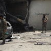 Lực lượng an ninh điều tra tại hiện trường một vụ tấn công ở Jalalabad, Afghanistan ngày 10/7. (Ảnh: THX/TTXVN)