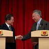 Tổng thống Moon Jae-in (trái) và Thủ tướng Singapore Lý Hiển Long. (Nguồn: channelnewsasia.com)