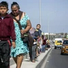 Người di cư tiến về khu vực biên giới Mexico-Mỹ ở Tijuana, bang Baja California (Mexico) ngày 28/4. (Ảnh: AFP/TTXVN)
