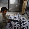  Thi thể các nạn nhân vụ tấn công tại bệnh viện ở Quetta, Tây Nam Pakistan ngày 13/7. (Nguồn: AFP/TTXVN)