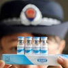 Lực lượng chức năng kiểm tra việc cung ứng vắcxin tại Dung An, khu tự trị dân tộc Choang Quảng Tây, Trung Quốc ngày 23/7. EPA/ TTXVN