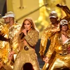 Những tuyệt phẩm Versace giúp Jennifer Lopez tỏa sáng trong đêm VMA