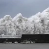 Sóng lớn xô vào cảng ở Aki, tỉnh Kochi, miền tây Nhật Bản trong bão Jebi ngày 4/9. (Ảnh: Kyodo/TTXVN)