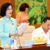 Đại biểu Quốc hội Trần Thị Quốc Khánh, Trưởng ban soạn thảo trình bày tờ trình Luật Hành chính công. (Ảnh: Trọng Đức/TTXVN)