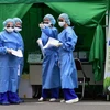 Nhân viên y tế làm việc tại khu vực cách ly dành cho bệnh nhân nhiễm MERS tại thủ đô Seoul, Hàn Quốc. (Ảnh: AFP/TTXVN)