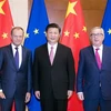 Chủ tịch Trung Quốc Tập Cận Bình (giữa), Chủ tịch Hội đồng châu Âu Donald Tusk (trái), Chủ tịch Ủy ban châu Âu Jean-Claude Juncker (phải) tại cuộc gặp ở Bắc Kinh ngày 16/7. (Ảnh: THX/TTXVN)