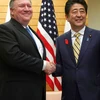 Ngoại trưởng Pompeo (trái) và Thủ tướng Nhật Bản Shinzo Abe tại Tokyo ngày 6/10. (Nguồn: AP)