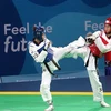 Hồ Thị Kim Ngân có một trận đấu cân sức với võ sỹ người Nga ở nội dung Taekwondo hạng dưới 49kg. (Ảnh: Hoài Nam/TTXVN)